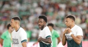 Vinicius, Mbappé y Konaté se desmarcan del homenaje que los futbolistas del Elche – Real Madrid rinden en apoyo a Ceuta