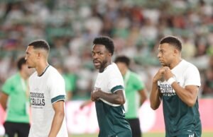 Vinicius, Mbappé y Konaté se desmarcan del homenaje que los futbolistas del Elche – Real Madrid rinden en apoyo a Ceuta