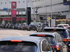 La crisis del combustible se agudiza en Rusia: colas enormes y racionamiento en las gasolineras por todo el país
