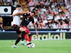 Javi Guerra sostiene al Valencia