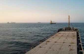 Estados Unidos exige a Irán que se comprometa públicamente a no atacar barcos en el estrecho de Ormuz