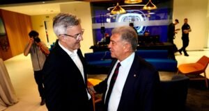 Joan Laporta y Víctor Font elevan la tensión de las elecciones entre reproches tras la irrupción en campaña de Xavi y el nombre de Messi