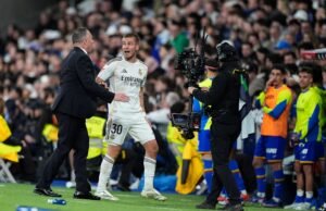 La frustración vuelve a prender en el Bernabéu: pitos al equipo, a Arbeloa en un cambio y de nuevo gritos de “Florentino dimisión”