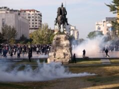 El hartazgo de los jóvenes en Albania frente a la clase dirigente vuelve a estallar en las calles