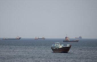 Irán captura dos barcos que intentaban cruzar el estrecho de Ormuz