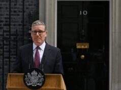 Starmer deja la política doméstica seis semanas después de su precipitada salida del poder