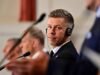 Fundido a negro y disculpas a los espectadores por mentir: el Gobierno de Hungría corta la emisión de la televisión de Orbán