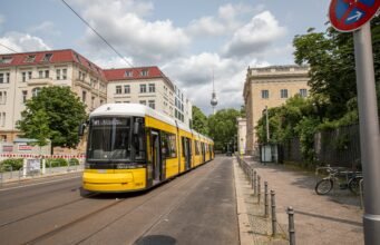 Al menos 20 heridos tras descarrilar un tranvía en Berlín