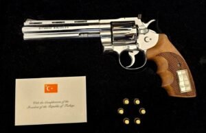 Los líderes de la OTAN no saben qué hacer con el regalo de Erdogan: un revólver con sus balas