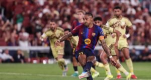 Raphinha sobrevive a la canícula y el Barcelona se lleva el Gamper