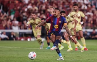 Raphinha sobrevive a la canícula y el Barcelona se lleva el Gamper