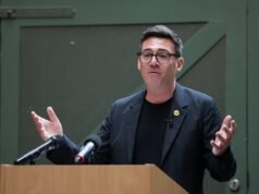 El favorito a primer ministro británico, Andy Burnham, promete un “cambio radical” en el Reino Unido: “El sistema está roto”