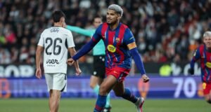 Hansi Flick, sobre Araujo: “Abrirse así significa que eres fuerte”