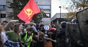 Las protestas estudiantiles se extienden por Francia mientras el Gobierno acusa al partido de Mélenchon de alentar la violencia urbana