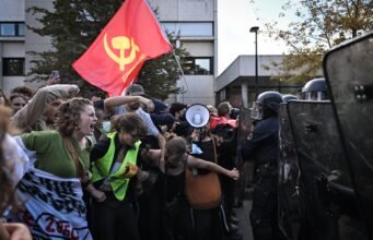 Las protestas estudiantiles se extienden por Francia mientras el Gobierno acusa al partido de Mélenchon de alentar la violencia urbana