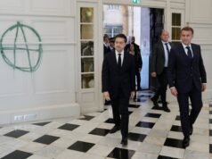 El Gobierno francés concede a los estudiantes algunas de sus reivindicaciones para rebajar la tensión