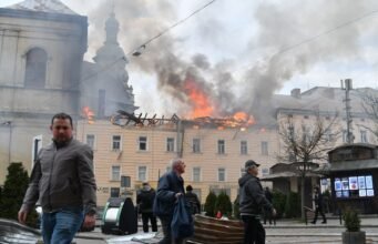 Rusia golpea el casco histórico de Lviv a plena luz del día