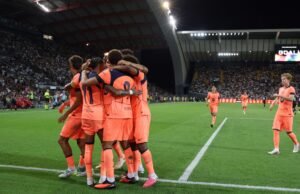 El Barcelona se impone al Nottingham Forest pero cae ante el Udinese en el triangular amistoso
