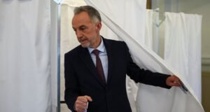 Francia vota las alcaldías de sus grandes ciudades en un primer ensayo de las presidenciales de 2027