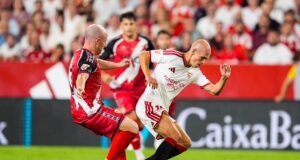El Sevilla remonta de penalti ante un Rayo muy flojo