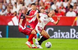 El Sevilla remonta de penalti ante un Rayo muy flojo