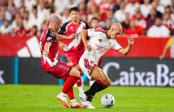 El Sevilla remonta de penalti ante un Rayo muy flojo