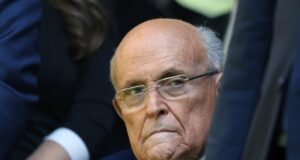 El exalcalde de Nueva York Rudy Giuliani se encuentra hospitalizado en “estado crítico pero estable”
