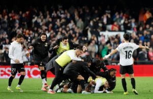 Mestalla vuelve a vivir una remontada memorable del Valencia ante el Alavés