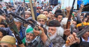Los hutíes prosiguen su avance en Yemen y acarician el control total del estrecho de Bab el Mandeb