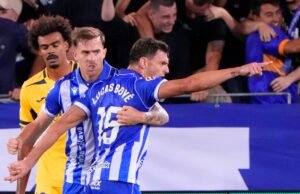 El Alavés, lanzado, se hace fuerte ante el Villarreal