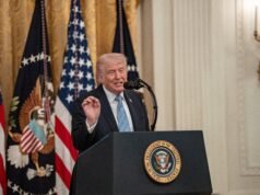 Trump insiste en sus ataques al Papa: “Pone en peligro a muchos católicos”