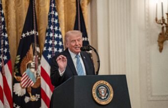 Trump insiste en sus ataques al Papa: “Pone en peligro a muchos católicos”