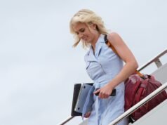 La Casa Blanca se abalanza contra un senador demócrata por hablar de Natalie Harp, la “impresora humana” de Trump
