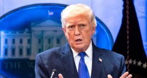 Trump eleva ahora el nuevo arancel global al 15%, solo un día después de fijarlo en el 10%