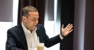 Rosenstein, candidato a la presidencia de la FIDE: “Quiero que todo el mundo sepa que el ajedrez es una gozada”