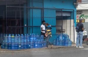 A pesar de la ley, la ocupación de aceras persiste en el GSD