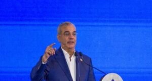Abinader defiende competencia en telecomunicaciones RD