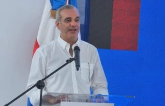Luis Abinader entrega apartamentos en República Dominicana