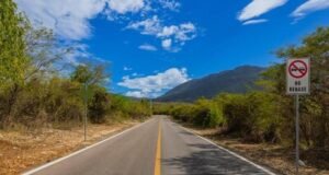 Abinader inaugura obras viales y de formación en el Sur