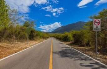 Abinader inaugura obras viales y de formación en el Sur