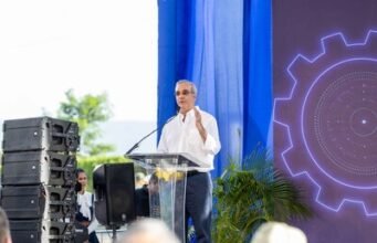 Abinader pide a agricultores tecnificarse en San Juan