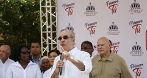 Abinader promete obras viales y de abastecimiento agua en Samaná