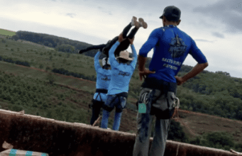 Accidente de puentismo: mujer fallece tras caída sin seguridad