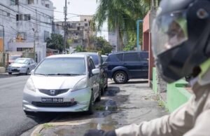 Aceras de la Zona Universitaria y el ensanche La Julia son parqueos