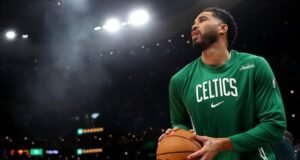 Jayson Tatum vuelve a jugar tras casi un año lesionado