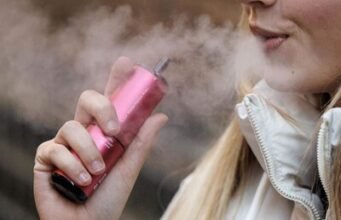 Alertan por peligro de sabores y diseños de cigarrillos electrónicos
