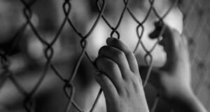 Maestra maltrata niña en preescolar y todo queda captado