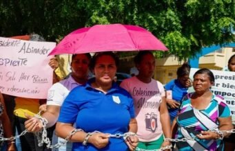 Reclaman finalizar reconstrucción de escuela en Santiago