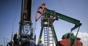Petróleo de Texas cae un 9 % tras reapertura del estrecho de Ormuz