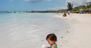 Sol, arena y bebés: cuidados antes de ir a la playa en Semana Santa